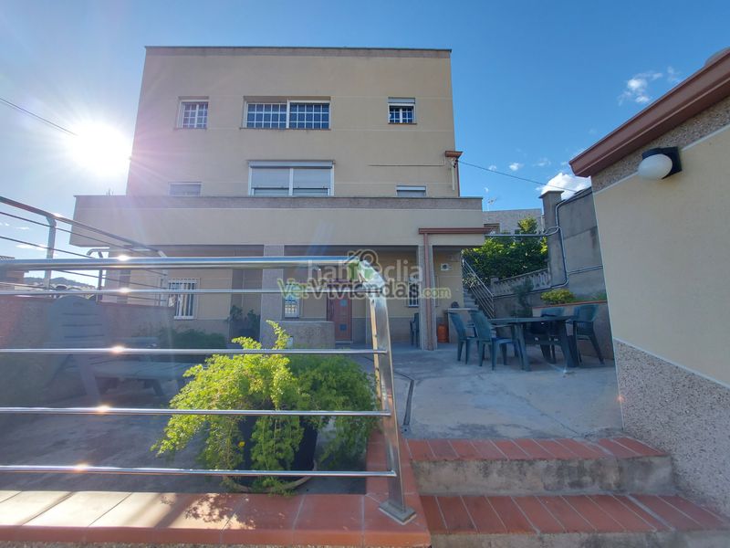 Foto 0ea731ff-a210-400e-b865-67d84f90d45f. Casa a carrer de rafael casanova 140 a Sant Vicenç dels Horts