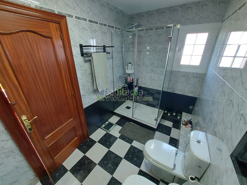 Foto b5d0c771-19a9-4570-b32d-0e53d009fdf3. Casa a carrer de rafael casanova 140 a Sant Vicenç dels Horts