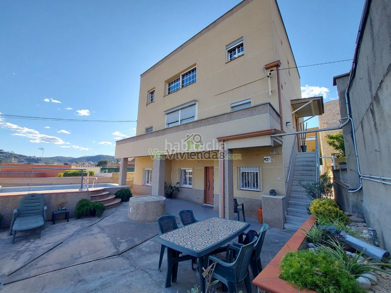 Foto bb2d553d-63c1-471f-bba7-219b4b5edc47. Casa a carrer de rafael casanova 140 a Sant Vicenç dels Horts