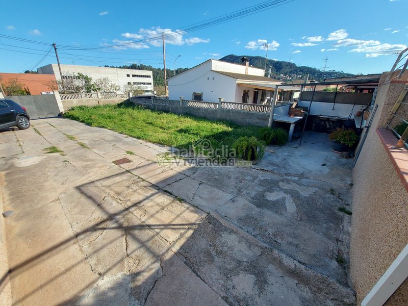 Foto ea6e9c0e-8a9f-488d-932e-b846c3a5d968. Casa a carrer de rafael casanova 140 a Sant Vicenç dels Horts
