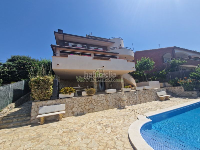 Foto 036846fc-4834-43bc-9d77-94a965852b3f. Casa en carrer 12 santa mª de la vall 3 preciosa casa con piscina en Corbera de Llobregat