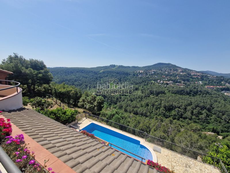 Foto 0956c18d-915f-4b9e-a4bd-8e3101de250b. Casa en carrer 12 santa mª de la vall 3 preciosa casa con piscina en Corbera de Llobregat