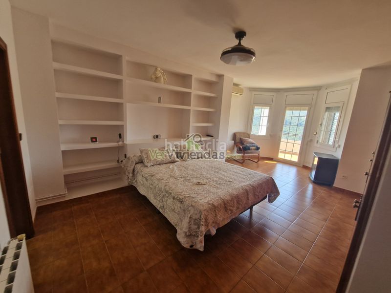 Foto 1b2acb24-feca-4ab0-8ab1-74f80a44f397. Casa en carrer 12 santa mª de la vall 3 preciosa casa con piscina en Corbera de Llobregat
