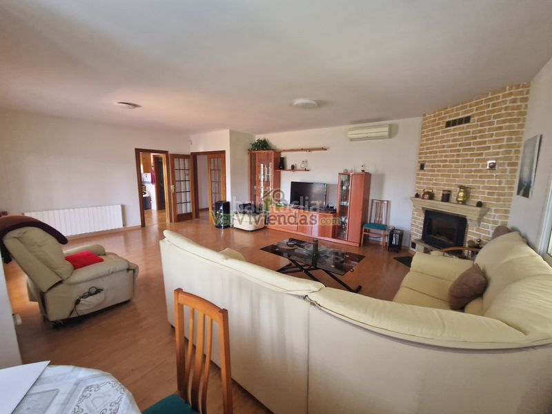 Foto 20120ab1-b3ac-47ca-aa77-0db975d8f499. Casa en carrer 12 santa mª de la vall 3 preciosa casa con piscina en Corbera de Llobregat