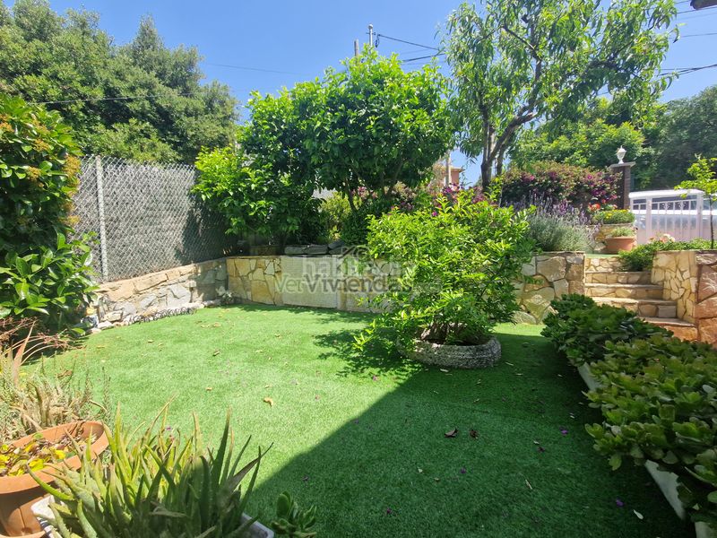Foto 2282dcb0-5640-4670-af15-d73b6cb97ae6. Casa en carrer 12 santa mª de la vall 3 preciosa casa con piscina en Corbera de Llobregat