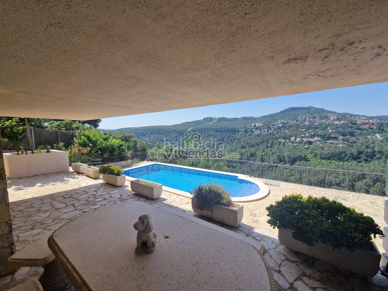 Foto 330cee1c-7089-4533-b3ad-e04add233e19. Casa en carrer 12 santa mª de la vall 3 preciosa casa con piscina en Corbera de Llobregat
