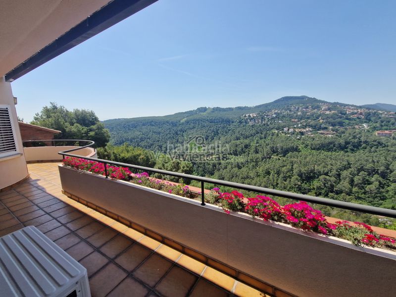Foto 4399ed2b-119a-4610-84bc-3da568f27685. Casa en carrer 12 santa mª de la vall 3 preciosa casa con piscina en Corbera de Llobregat