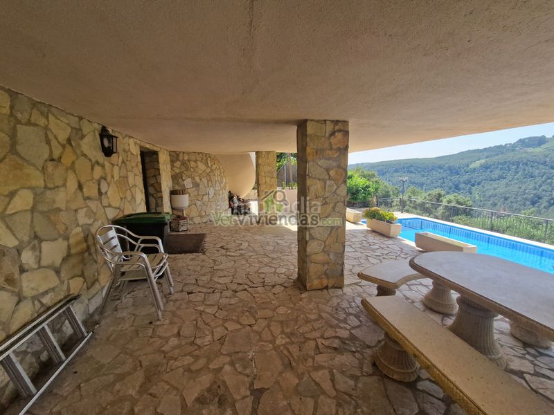 Foto 4eef4b42-3f23-4823-ae37-8aaed45dc980. Casa en carrer 12 santa mª de la vall 3 preciosa casa con piscina en Corbera de Llobregat