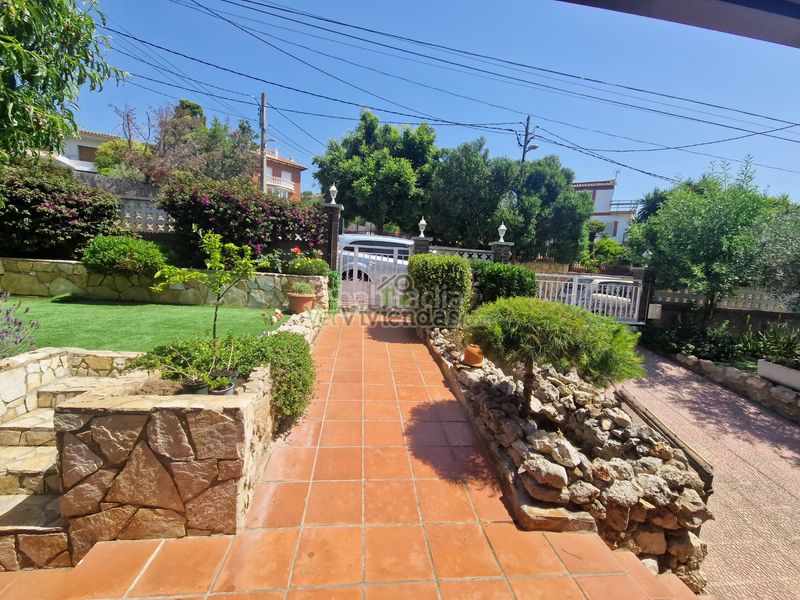 Foto 55c2586d-24dc-4b8c-967b-cc6f2428690a. Casa en carrer 12 santa mª de la vall 3 preciosa casa con piscina en Corbera de Llobregat