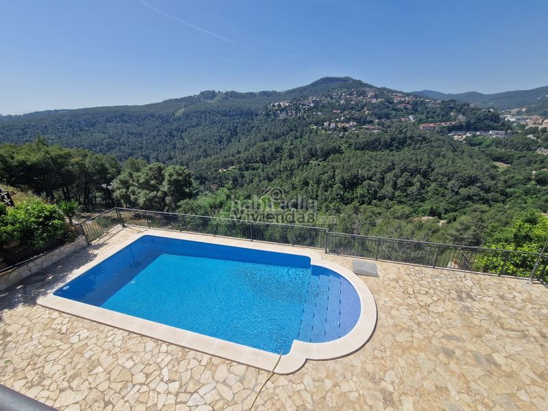 Foto 57eb72d1-13f9-4888-8fa0-2e3bfaed3809. Casa en carrer 12 santa mª de la vall 3 preciosa casa con piscina en Corbera de Llobregat