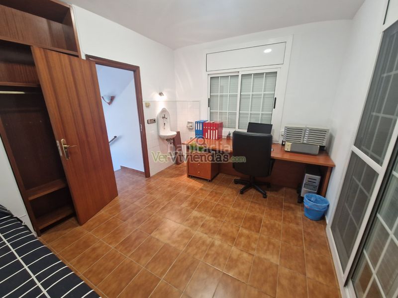 Foto 6342b885-48f2-487e-a381-956c76f7011a. Casa en carrer 12 santa mª de la vall 3 preciosa casa con piscina en Corbera de Llobregat