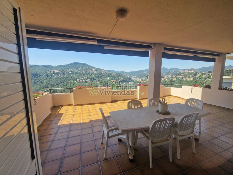 Foto 72ec7c0a-58d5-40da-808c-6897e076e70f. Casa en carrer 12 santa mª de la vall 3 preciosa casa con piscina en Corbera de Llobregat