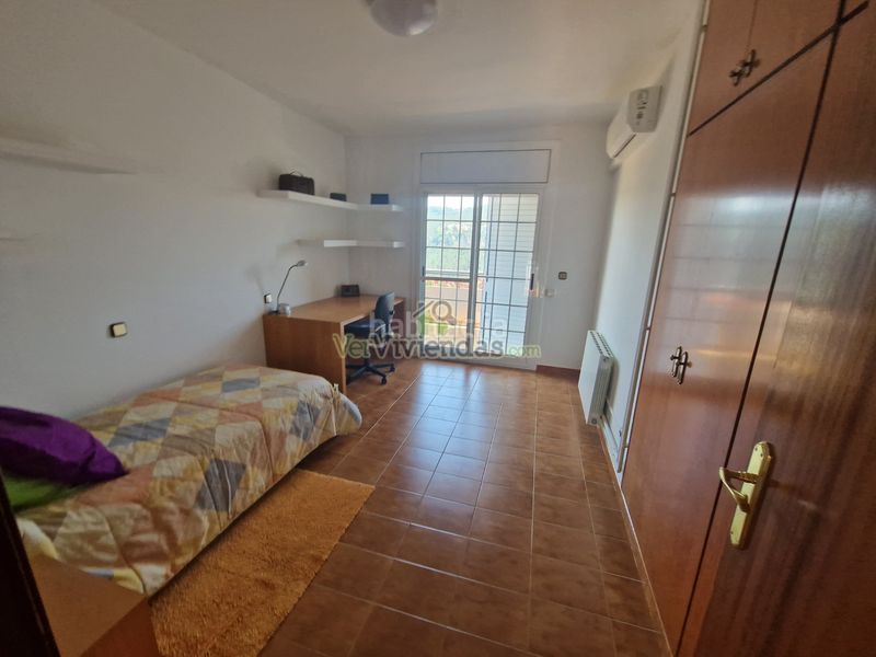 Foto 7f317a1d-a886-4b07-94a6-d8cfabdceb0f. Casa en carrer 12 santa mª de la vall 3 preciosa casa con piscina en Corbera de Llobregat