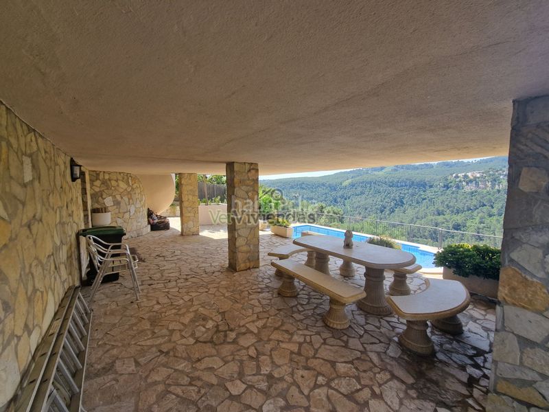Foto 7f4a63e2-5f54-4562-898d-9276078835f8. Casa en carrer 12 santa mª de la vall 3 preciosa casa con piscina en Corbera de Llobregat