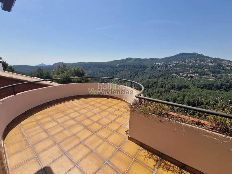 Foto 8ce5dae9-c6c6-40b9-9f41-3cd38e267821. Casa en carrer 12 santa mª de la vall 3 preciosa casa con piscina en Corbera de Llobregat