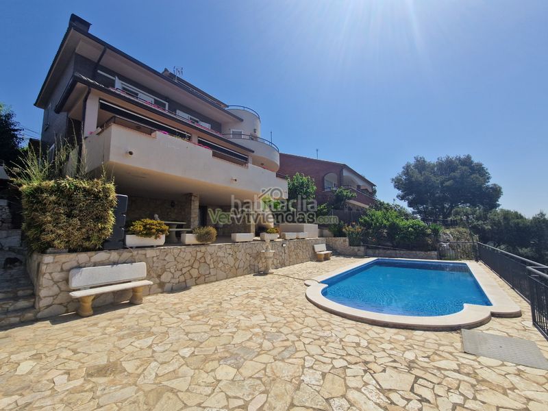 Foto 949f5cad-ac1f-403c-af32-a74ecc5c0de4. Casa en carrer 12 santa mª de la vall 3 preciosa casa con piscina en Corbera de Llobregat