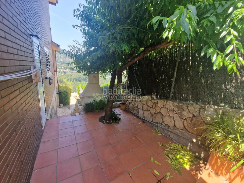 Foto a5d22a3b-5fb3-4bc0-8d5e-1d328f62d0ee. Casa en carrer 12 santa mª de la vall 3 preciosa casa con piscina en Corbera de Llobregat