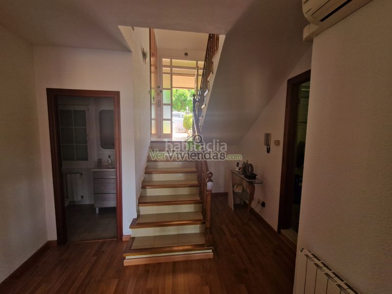 Foto a6c07b7f-a5a5-4499-99b6-f94d6ab7c715. Casa en carrer 12 santa mª de la vall 3 preciosa casa con piscina en Corbera de Llobregat