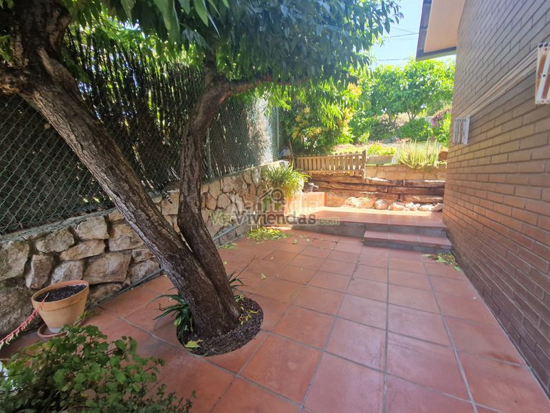Foto af3ab748-40a1-4c73-b078-8dee64a3fd85. Casa en carrer 12 santa mª de la vall 3 preciosa casa con piscina en Corbera de Llobregat