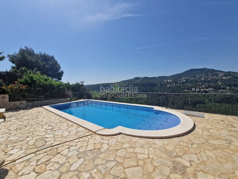 Foto bdf01354-3465-4bf6-bf20-20081ce3aaae. Casa en carrer 12 santa mª de la vall 3 preciosa casa con piscina en Corbera de Llobregat