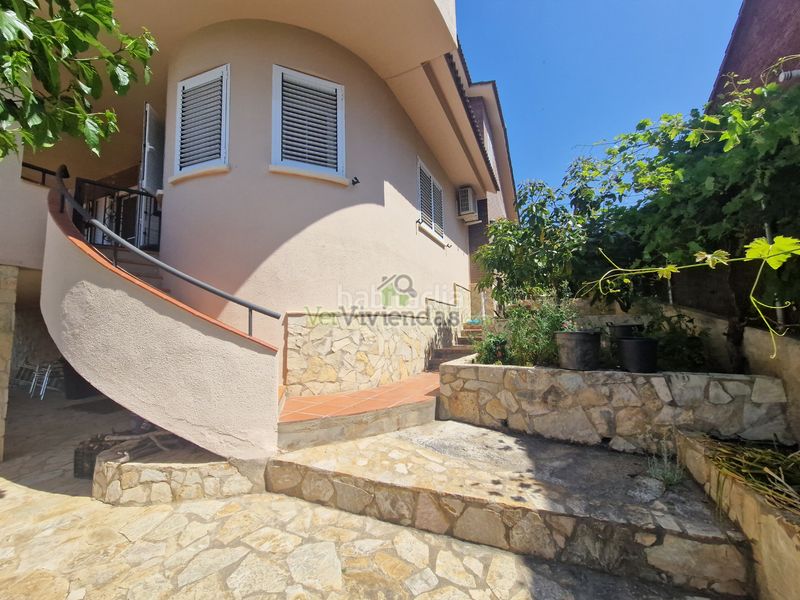 Foto c35f07f3-6234-4ec0-adc6-6ae1fac9d332. Casa en carrer 12 santa mª de la vall 3 preciosa casa con piscina en Corbera de Llobregat
