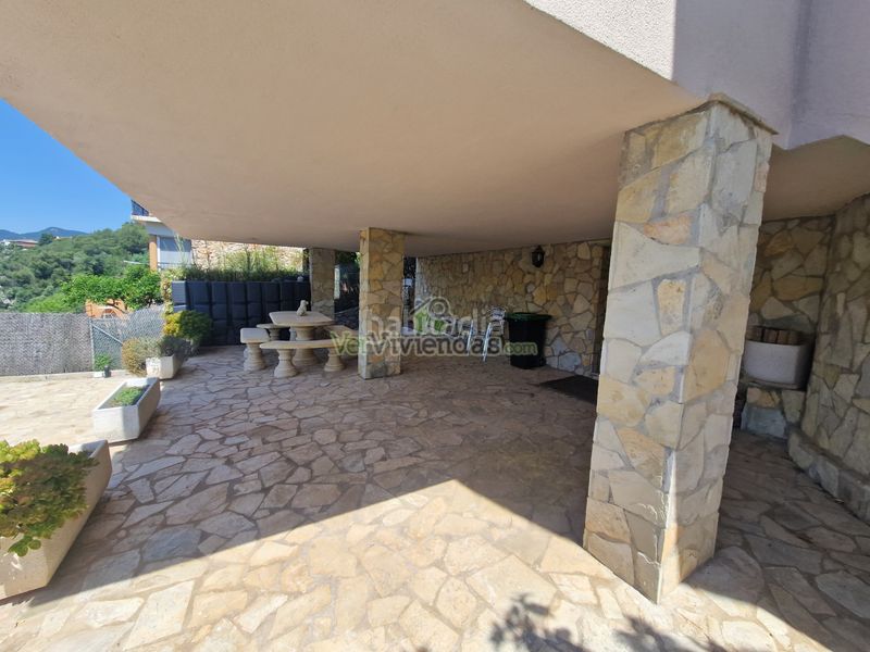 Foto c3be6d9f-26e7-4404-a5d1-4d9f83940001. Casa en carrer 12 santa mª de la vall 3 preciosa casa con piscina en Corbera de Llobregat