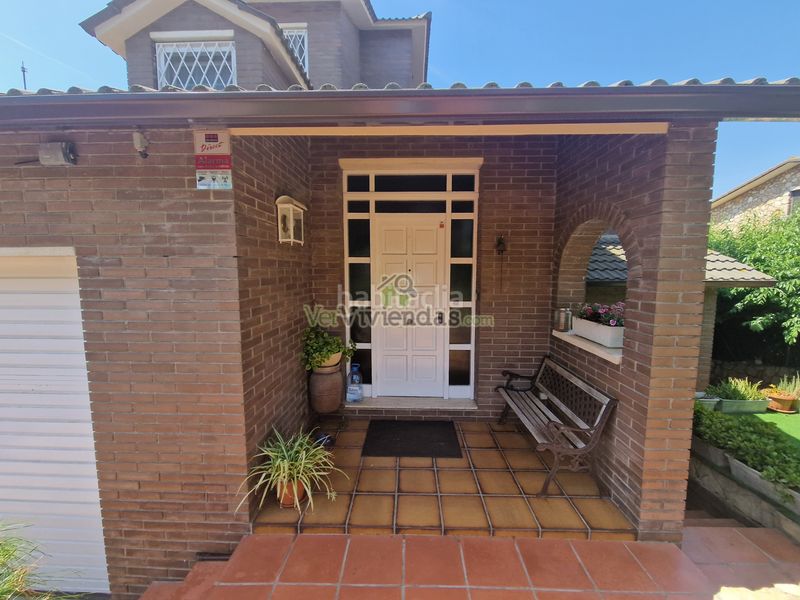 Foto cdb524cb-2acd-4822-8f39-d6d9d6b2bd98. Casa en carrer 12 santa mª de la vall 3 preciosa casa con piscina en Corbera de Llobregat