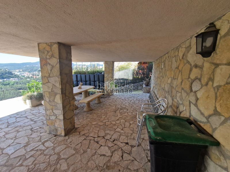 Foto dfa1eb82-b00c-43da-9787-7a9eb9a51da3. Casa en carrer 12 santa mª de la vall 3 preciosa casa con piscina en Corbera de Llobregat