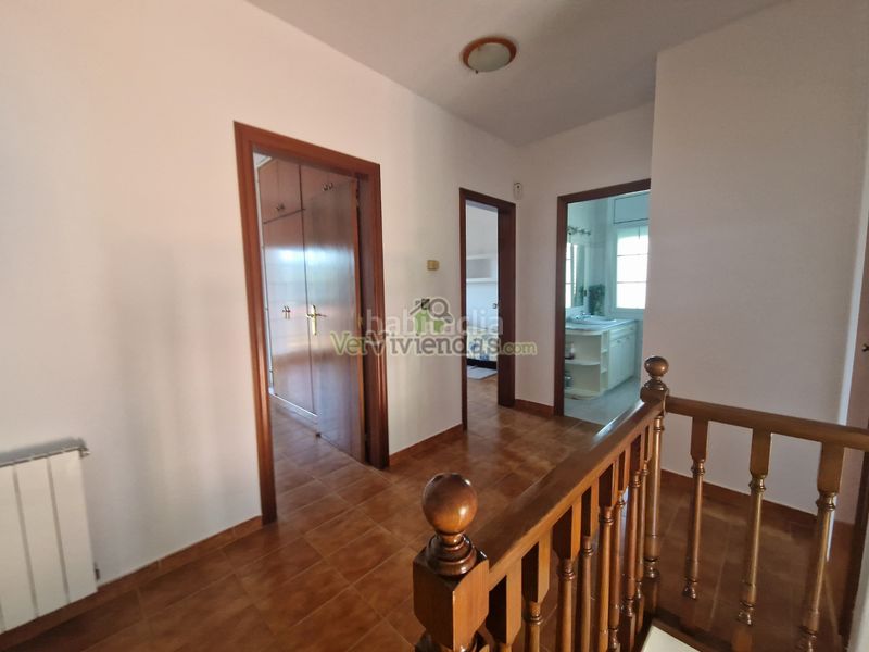 Foto ebadcf26-6e1d-4bef-974d-a9614f8b5684. Casa en carrer 12 santa mª de la vall 3 preciosa casa con piscina en Corbera de Llobregat