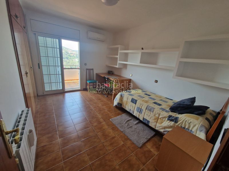 Foto fe8304cb-222b-46e9-bd2a-725a9cb60c4f. Casa en carrer 12 santa mª de la vall 3 preciosa casa con piscina en Corbera de Llobregat