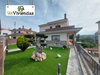 Casa a Carrer vilalba 11. Espectacular casa con piscina