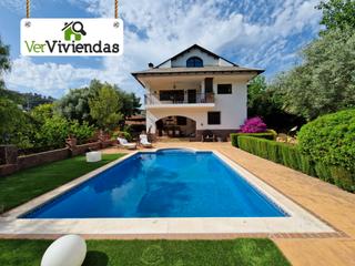 Casa a Carrer major 573. Espectacular villa con piscina