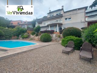 Maison à Via alexandre plana 4. Fantástica casa con piscina