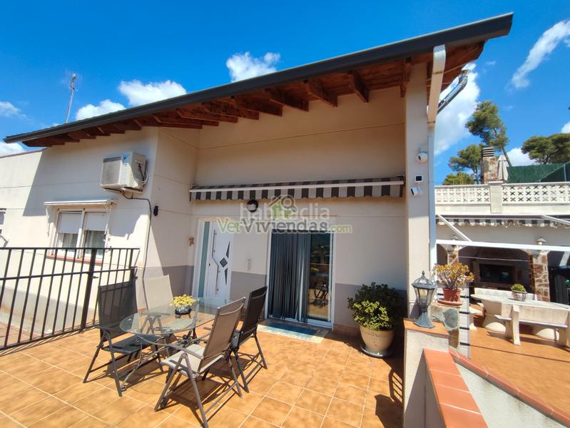 Foto 0fe881ce-6401-459b-92d3-1c4901a068fd. Casa en avinguda dels pinars 77 preciosa casa con piscina en Vallirana