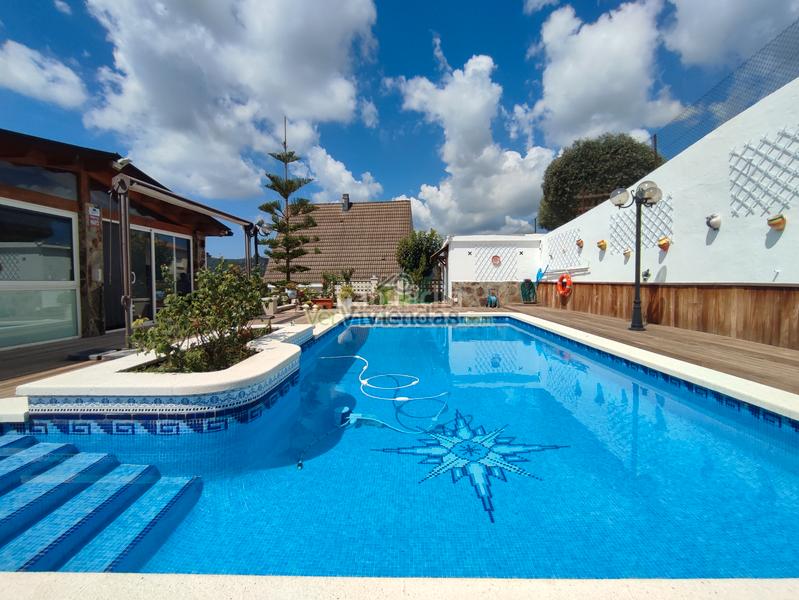 Foto 1d56579d-91ce-48be-8e40-d57db41885e6. Casa en avinguda dels pinars 77 preciosa casa con piscina en Vallirana