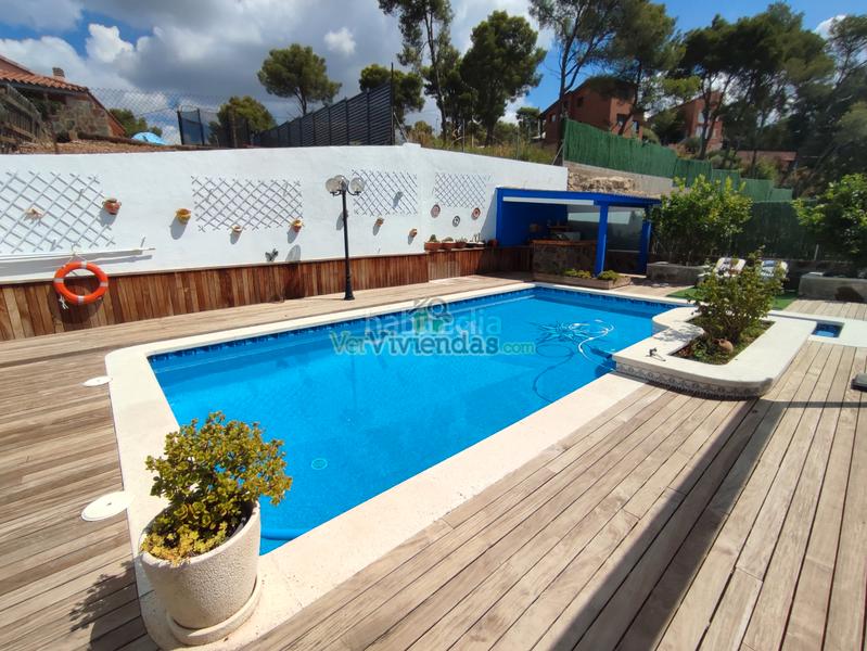 Foto 28ed819e-d3cf-4924-bc64-cc189a3c214f. Casa en avinguda dels pinars 77 preciosa casa con piscina en Vallirana