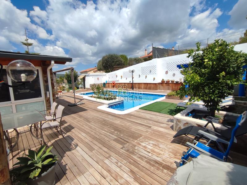Foto 51d169d2-0cfd-4ba7-a7c4-7ed15d180f9b. Casa en avinguda dels pinars 77 preciosa casa con piscina en Vallirana