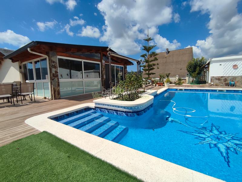 Foto 553b6d60-b973-44ec-9883-160a3b883011. Casa en avinguda dels pinars 77 preciosa casa con piscina en Vallirana