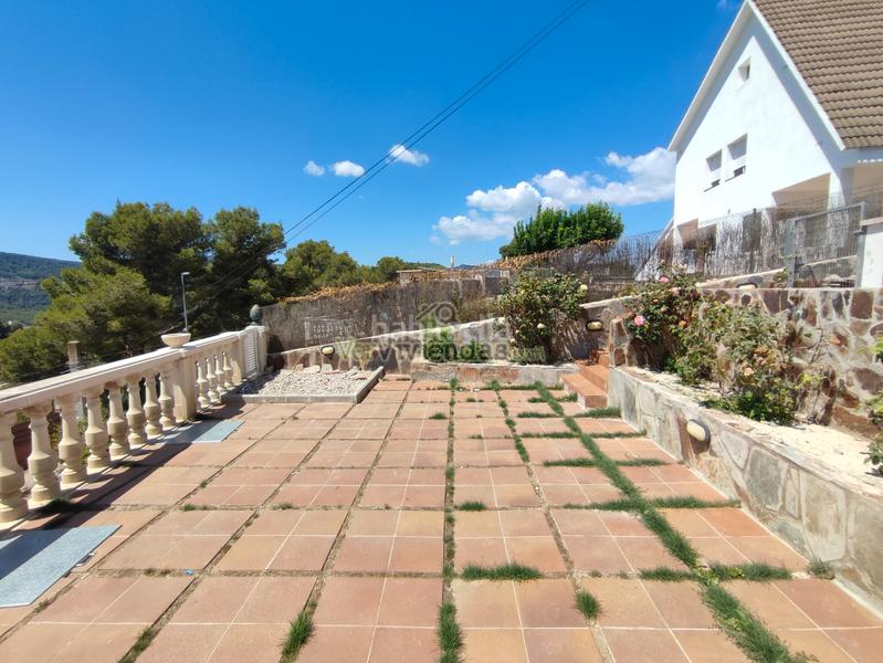 Foto 81a4edeb-80c3-4ef3-bbb6-80b1379c0e3e. Casa en avinguda dels pinars 77 preciosa casa con piscina en Vallirana