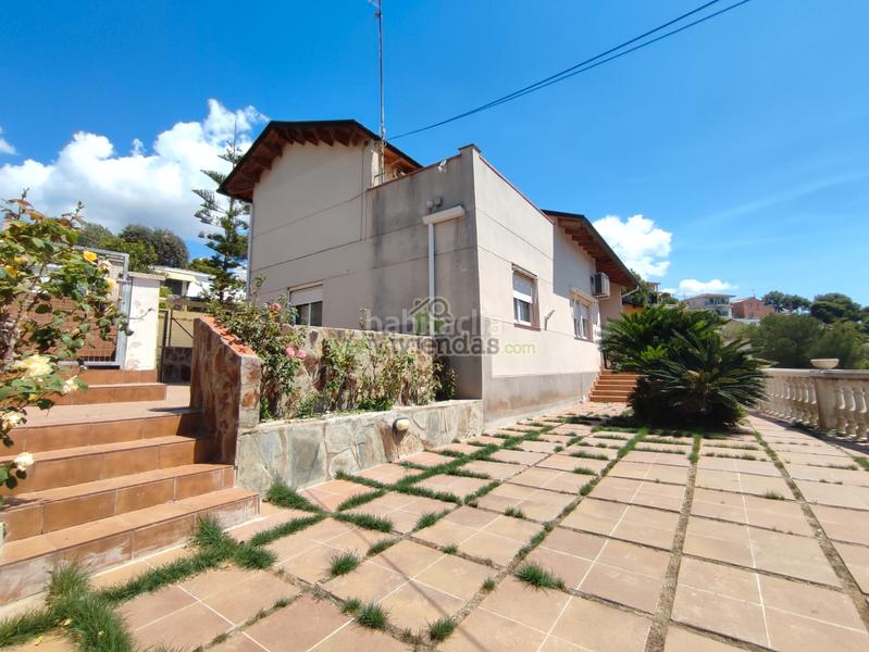 Foto cd32faf0-26a6-47f0-8247-920b914d47d9. Casa en avinguda dels pinars 77 preciosa casa con piscina en Vallirana
