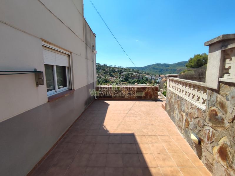 Foto cdf22a34-d757-4e2c-9310-d650c7396404. Casa en avinguda dels pinars 77 preciosa casa con piscina en Vallirana