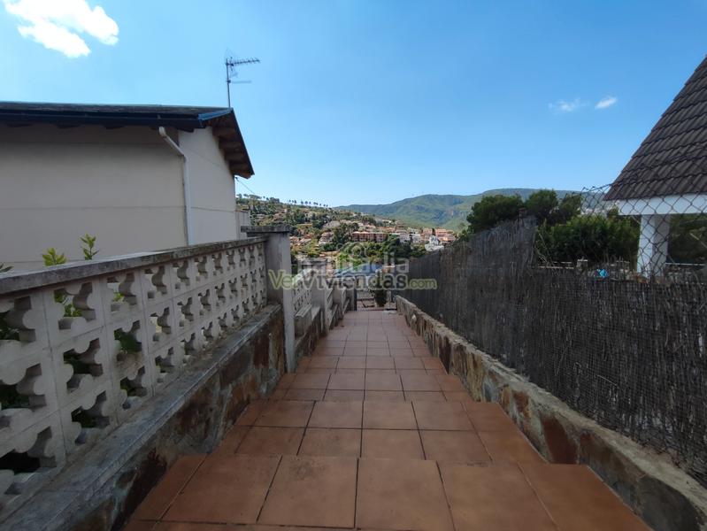 Foto d93f2926-e65e-49df-bd25-6d8b58f7bfbf. Casa en avinguda dels pinars 77 preciosa casa con piscina en Vallirana