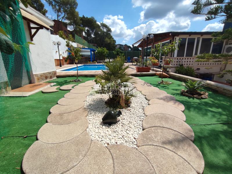 Foto e31daa53-0185-462c-b6f0-d10f14f568f5. Casa en avinguda dels pinars 77 preciosa casa con piscina en Vallirana