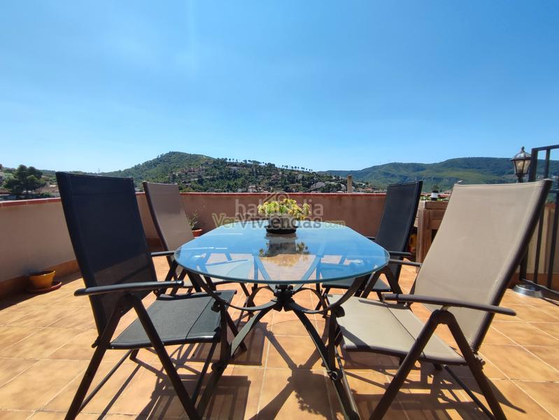 Foto f5d79274-bfc6-44c9-b46e-1f275477a72a. Casa en avinguda dels pinars 77 preciosa casa con piscina en Vallirana