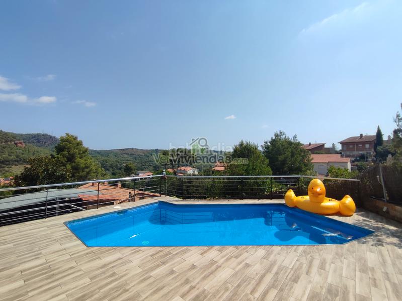 Foto 06c55b4e-5874-4248-afce-2ae623881130. Casa en avinguda avinguda 180 espectacular casa con piscina en Torrelles de Llobregat