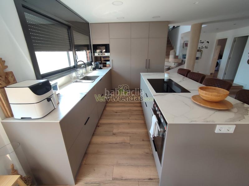 Foto 0b599e79-1be2-43a5-8349-7163fd713855. Casa en avinguda avinguda 180 espectacular casa con piscina en Torrelles de Llobregat