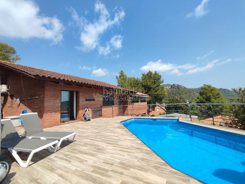 Foto 3245105e-8e5f-4cb1-9bd9-a3d019b3da67. Casa en avinguda avinguda 180 espectacular casa con piscina en Torrelles de Llobregat