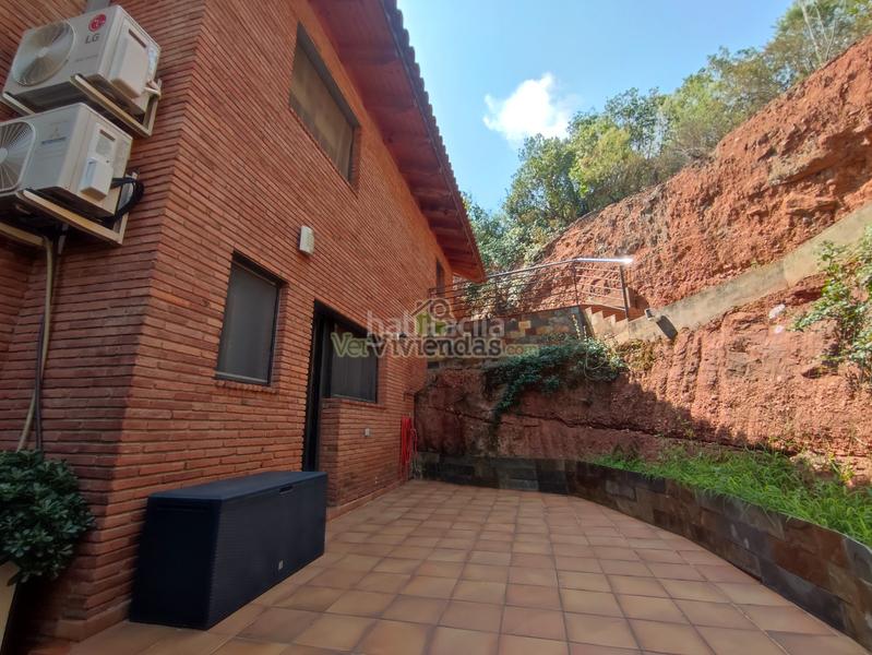 Foto 41bafa6d-347c-4951-bca9-1e3b6fdc4593. Casa en avinguda avinguda 180 espectacular casa con piscina en Torrelles de Llobregat
