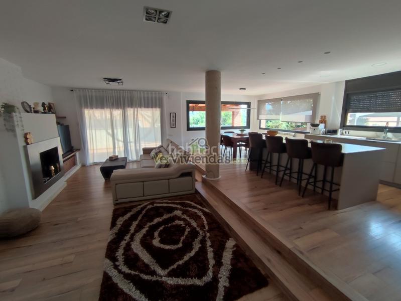 Foto 457f4c8e-bae3-4874-9860-2a4e00f4eafe. Casa en avinguda avinguda 180 espectacular casa con piscina en Torrelles de Llobregat