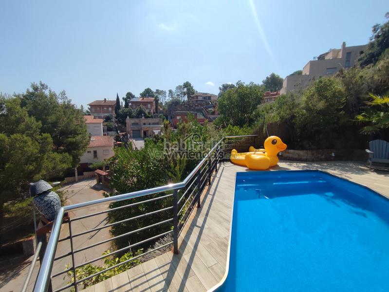 Foto 580e7380-ff33-463a-adc0-4be054d49c16. Casa en avinguda avinguda 180 espectacular casa con piscina en Torrelles de Llobregat